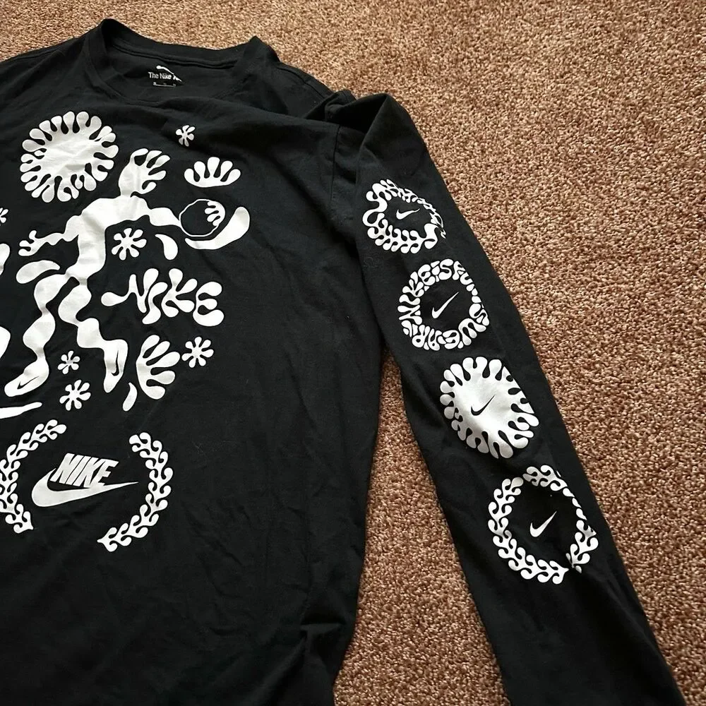The Nike Tee XL Long Sleeve Black Graphic Print Groovy Indie Gorpcore Streetwear